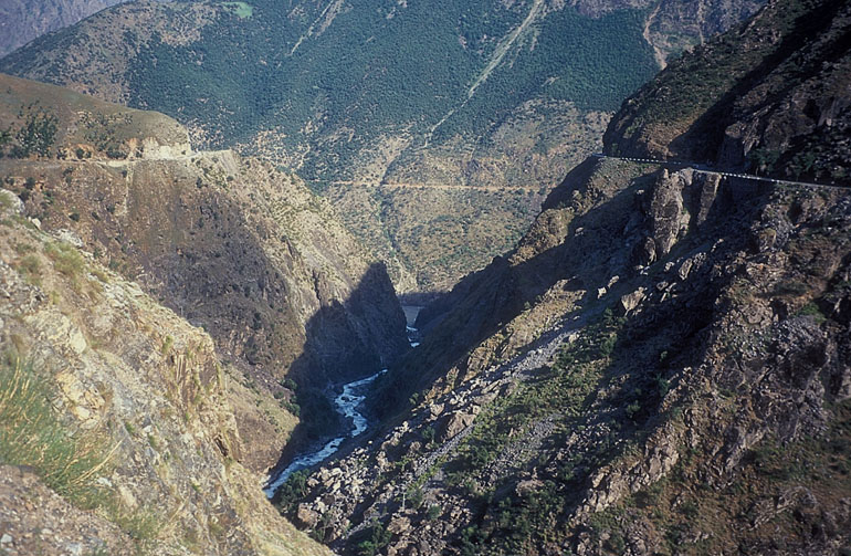 broad019-a / Karakorum Highway