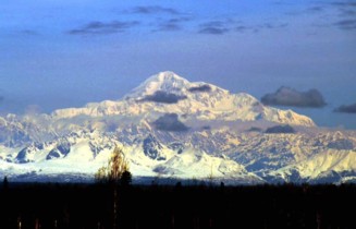 Unterwegs zur Talkeentna. Denali im Hintergrund.