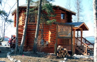 Talkeetna Air Taxi Büro. Sehr originell Still in Landschaft angepasst.