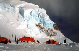 Camp 3/Medical Camp (4300m).